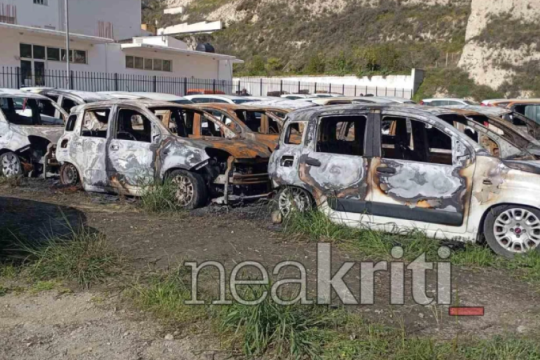 Εμπρησμός μάντρας οχημάτων στο Ηράκλειο: Τι εξετάζουν οι αρχές - Ψάχνουν απαντήσεις σε βίντεο